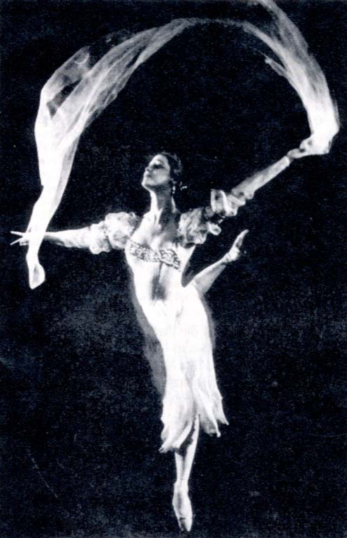Maya Plisetskaya in Raymonda, 1949 42n1.jpg